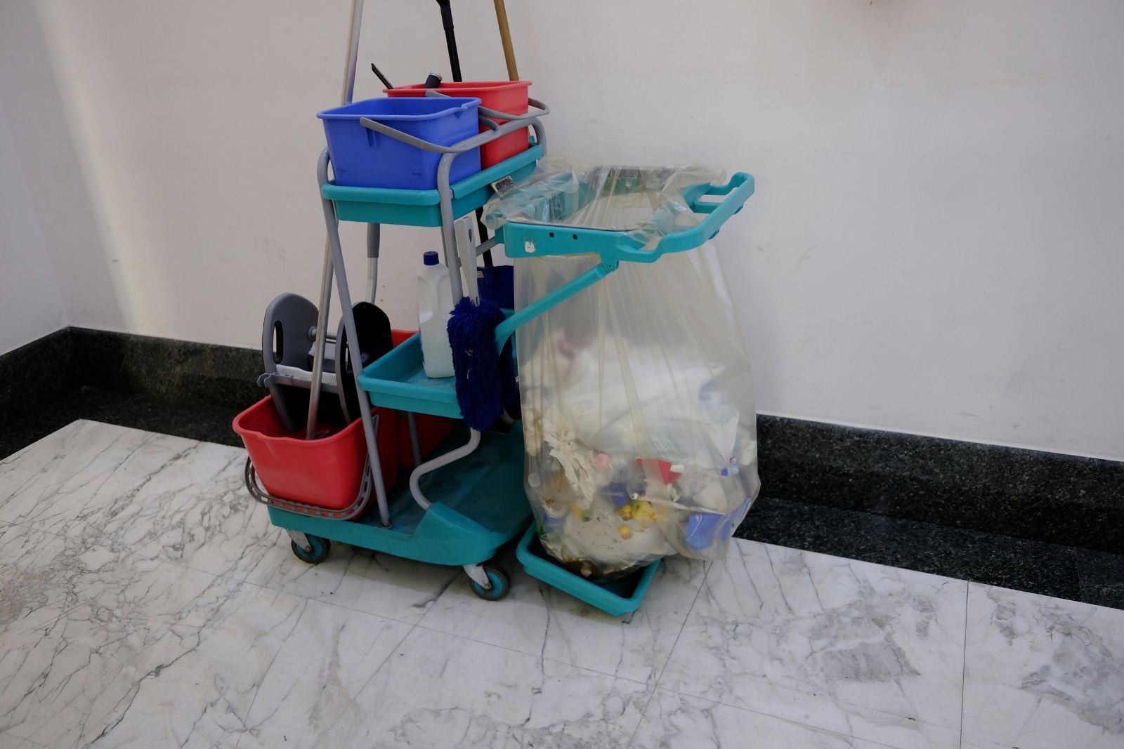 impresa di pulizie per il tuo appartamento detersivi carrello impresa di pulizie per il tuo appartamento detersivi carrello